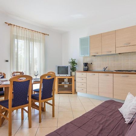 Beautiful Apartment In Porec With Kitchen Ngoại thất bức ảnh