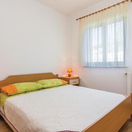 Beautiful Apartment In Porec With Kitchen Ngoại thất bức ảnh