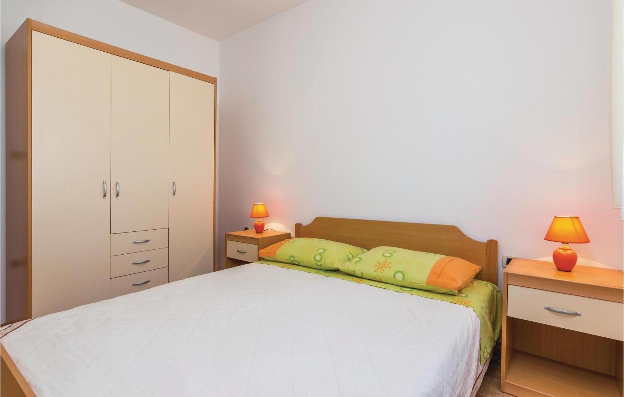Beautiful Apartment In Porec With Kitchen Ngoại thất bức ảnh