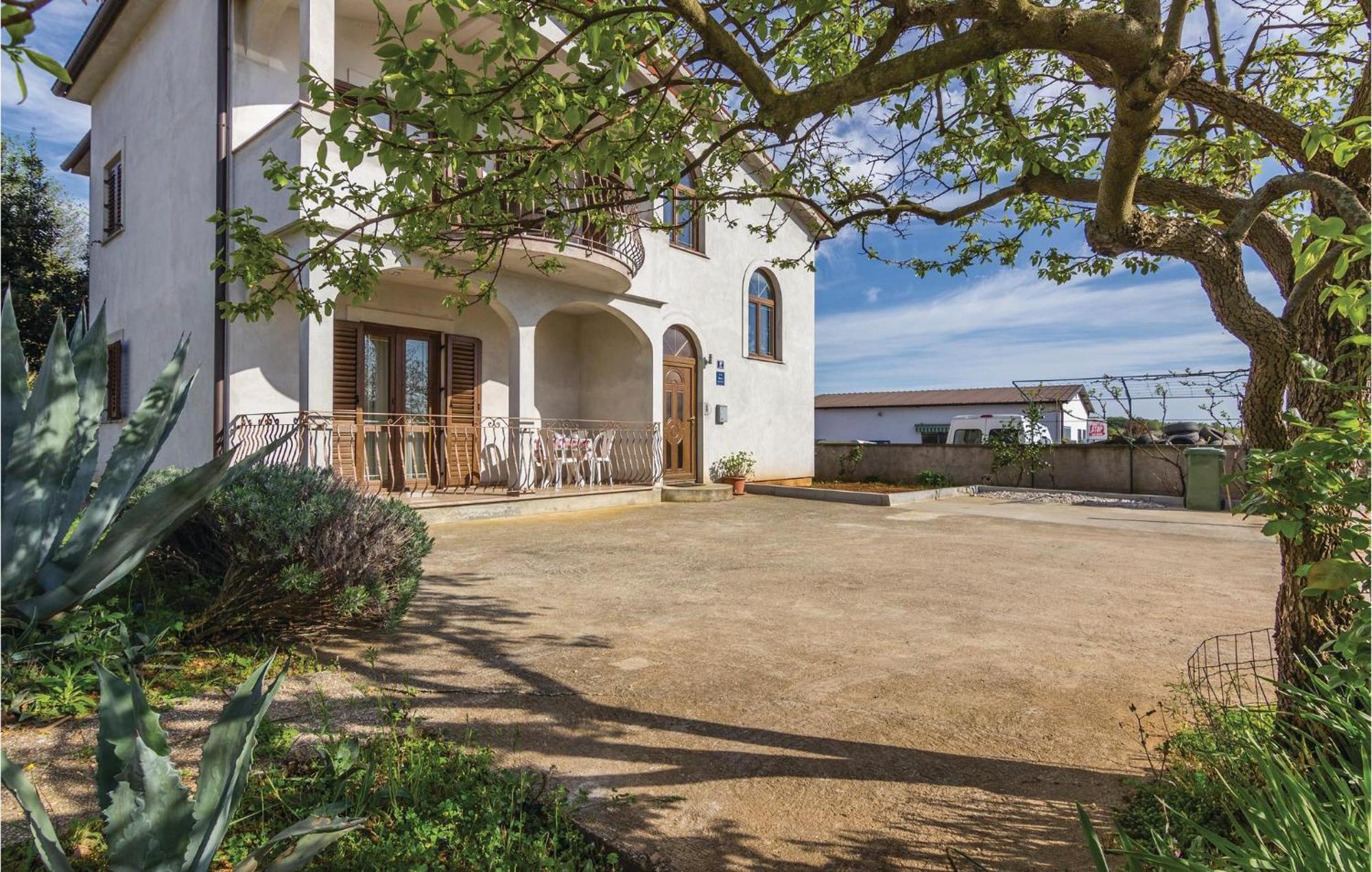 Beautiful Apartment In Porec With Kitchen Ngoại thất bức ảnh