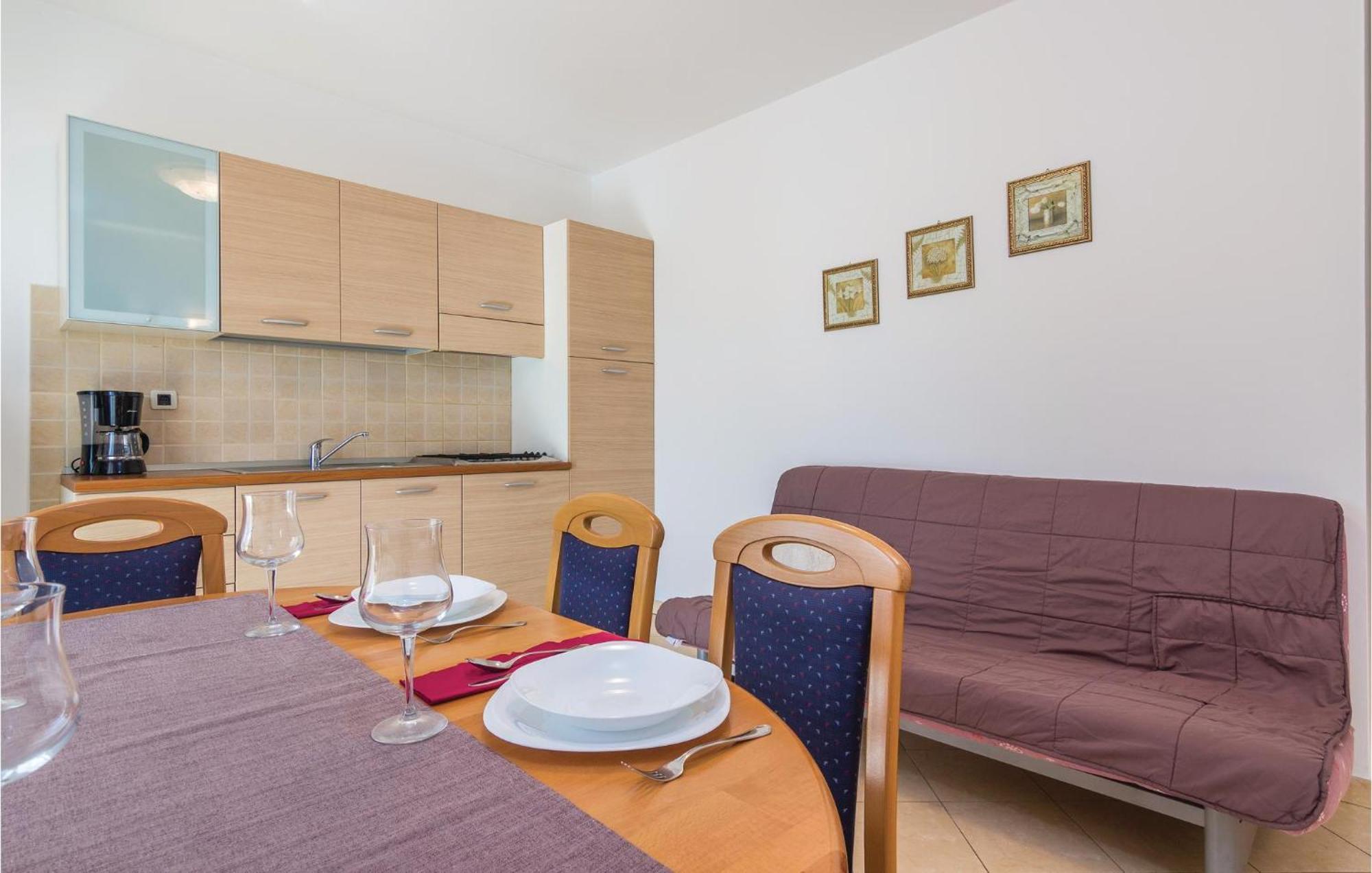 Beautiful Apartment In Porec With Kitchen Ngoại thất bức ảnh