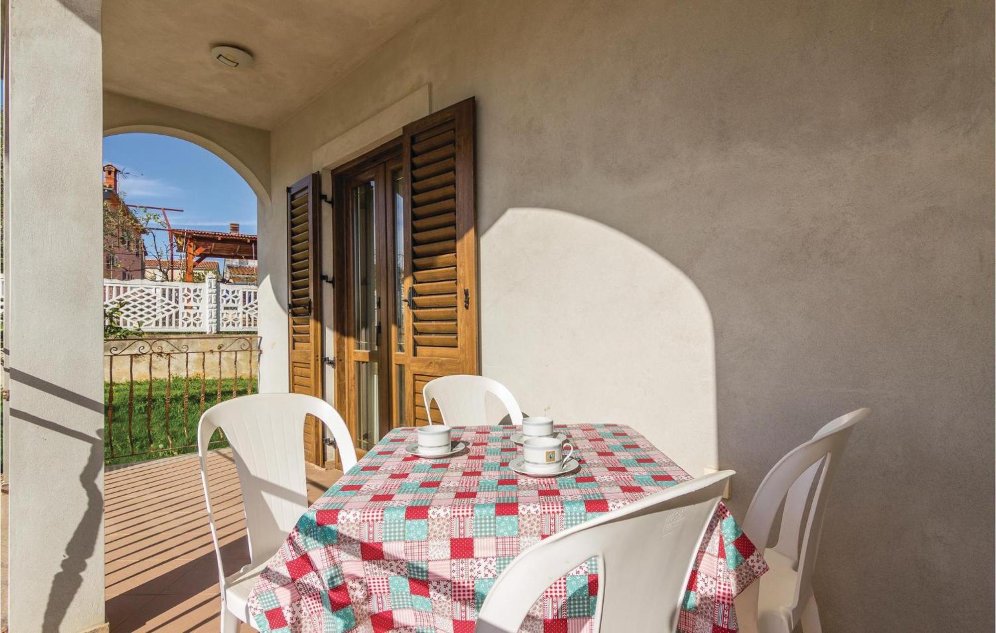 Beautiful Apartment In Porec With Kitchen Ngoại thất bức ảnh